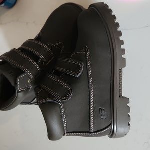 Brand New Skechers Adventure size 10T